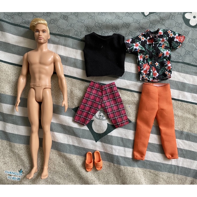 Búp bê Ken Looks tóc vàng đã thay body kèm phụ kiện(vui lòng đọc mô tả)