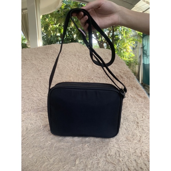 Túi chuẩn si. Túi qua sử dụng. Khách vui lòng xem hình nếu muốn biết thêm thông tin sản phẩm mời khách vô chat . Thanks.