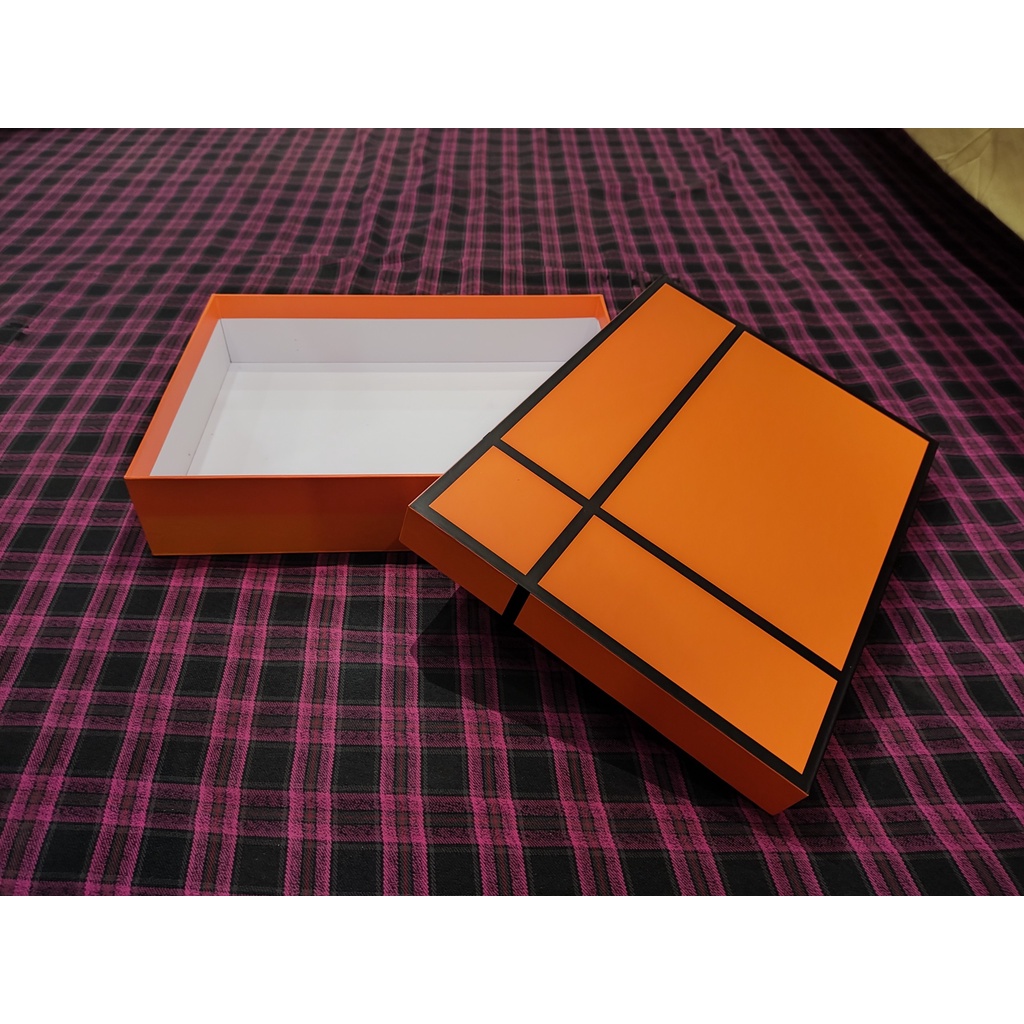 Hộp đựng quà tặng màu cam kích thước 30x22x6 tiện dụng