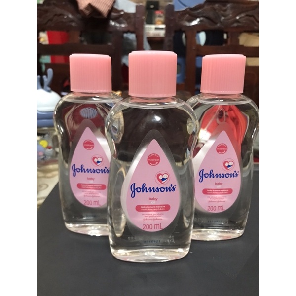 Dầu massage dưỡng ẩm Johnson s Baby Oil 200ml