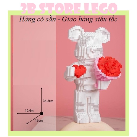 Bộ Lắp Ráp Mô Hình Logo Bearbrick cao 34cm - Chú Gấu Dễ Thương Thú Tội Cầm Bó Hoa & Trái Tim - Shop Tặng Đèn & Búa