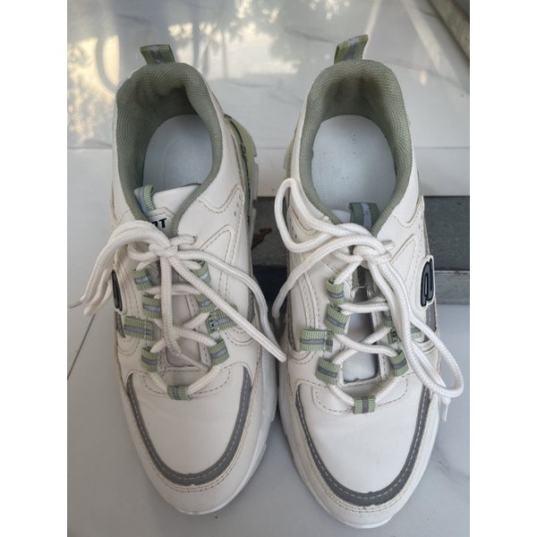 Pass giày sneaker size 38