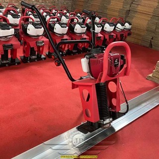Máy đầm thước chạy xăng kèm thước 2m