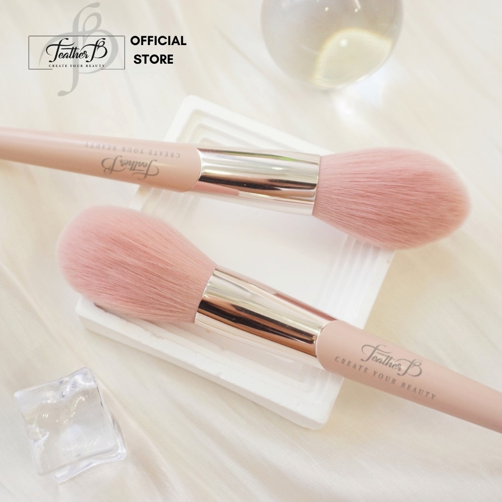 Cọ phủ phấn và má hồng Feather B
