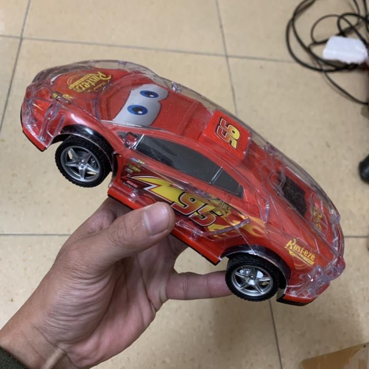 Đồ chơi xe ô tô điều khiển mcqueen