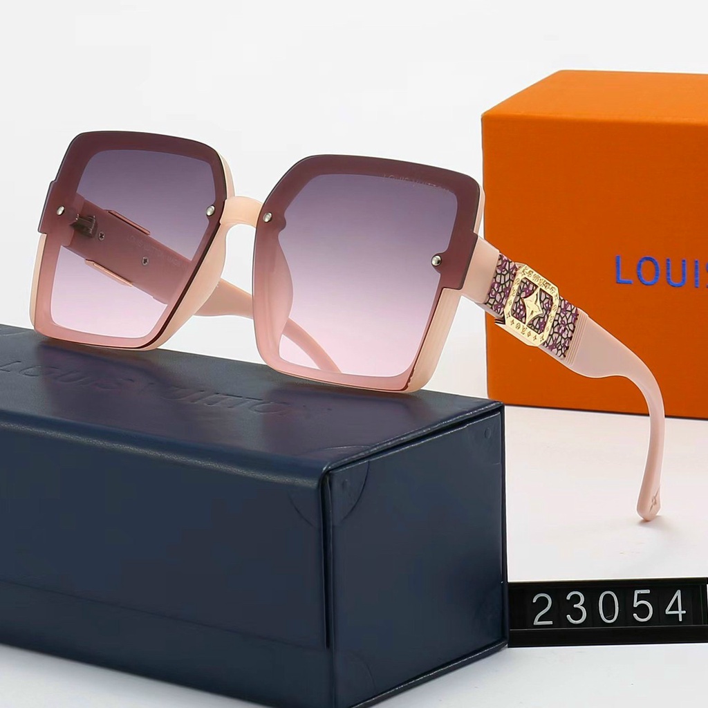 Mắt kính nữ Louis Vuiton gọng kiểu vuông phần càng điểm nhấn logo thương hiệu xi vàng màu trắng sữa hồng pastel