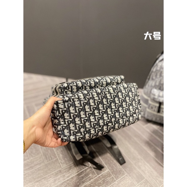 Balo Oblique Hoạ Tiết Classi Chất liệu vải thêu mềm mại Full túi