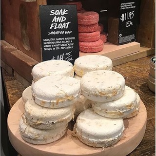 Bánh dầu gội - Soak and float  shampoo bar (tặng thêm hộp thiếc đựng)