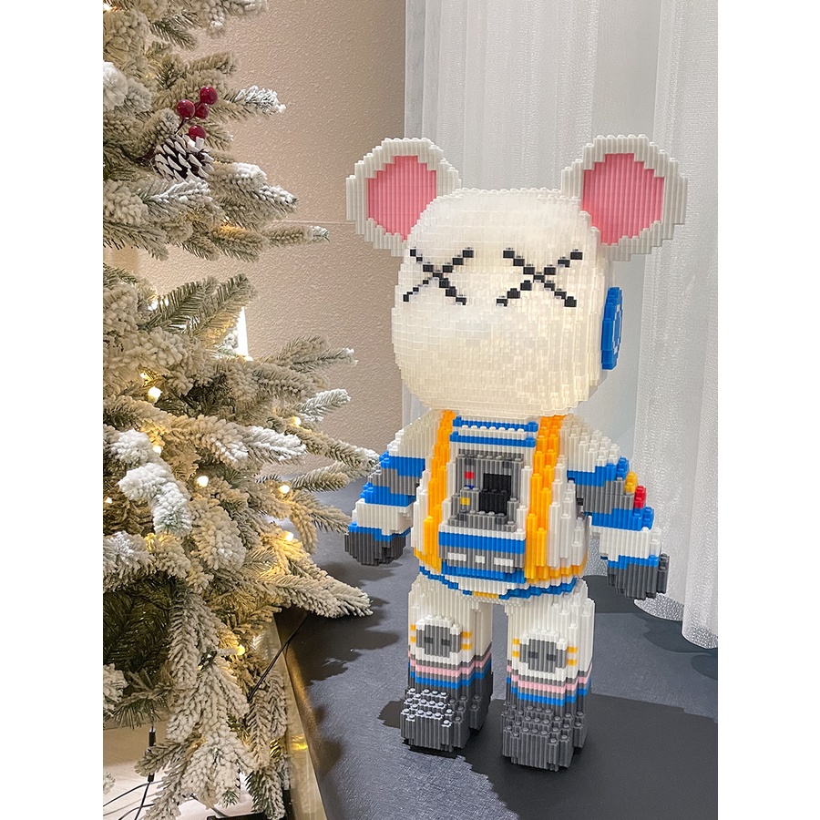 Mô Hình Lắp Ráp Gấu Bearbrick Ôm Hoa 47cm Cute Dành Tặng Bạn Gái Độc Lạ