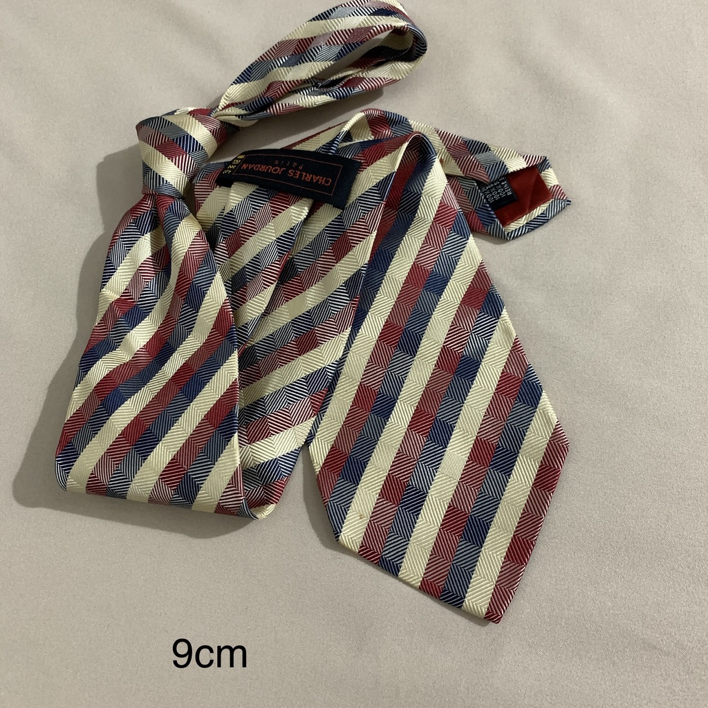 Cravat họa tiết, cà vạt công sở nam.