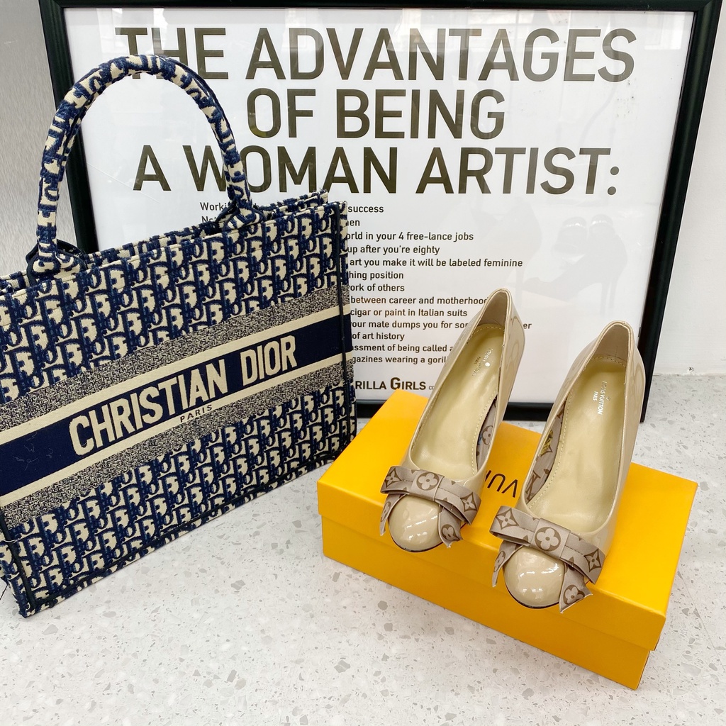 Giày cao gót LV da bóng tag nơ