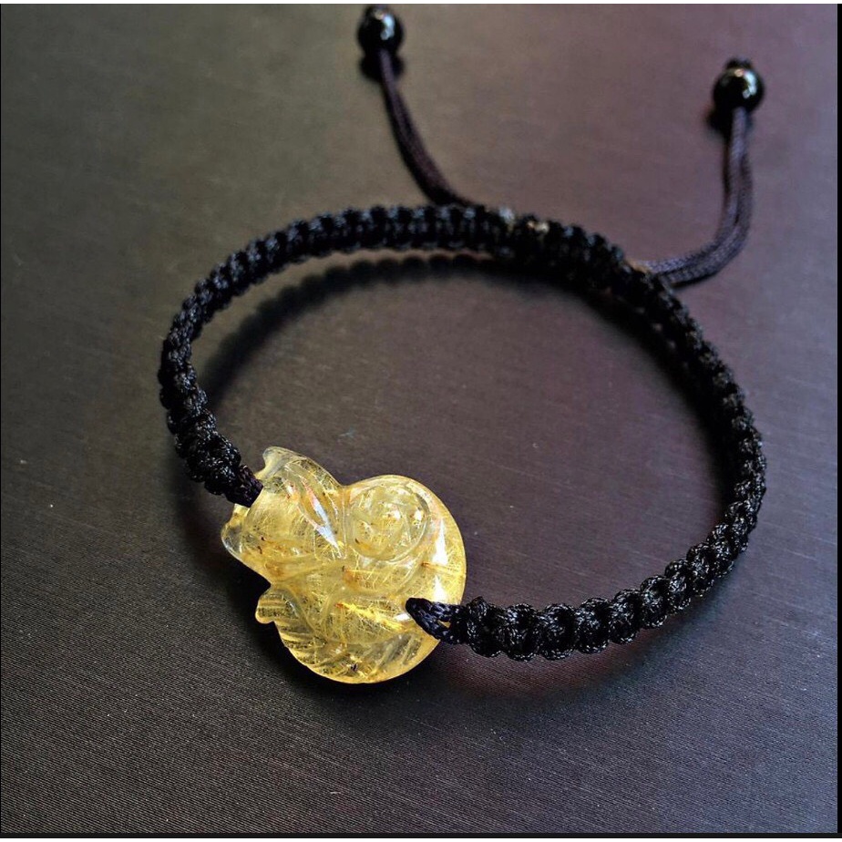 X Vòng tay Hồ Ly Ôm Hoa đá Thạch Anh Tóc Vàng tết dây thiên nhiên Tặng kèm hộp đựng VT150 - Hợp mệnh Kim, Thổ