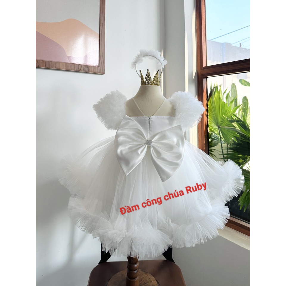 Đầm ren phồng tay bồng