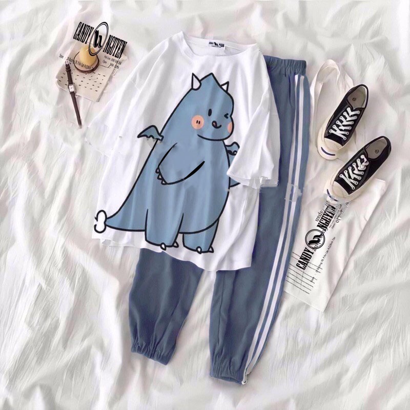 Sét Bộ Đồ Quần Áo Nữ Đón Hè In 3D Cartoon Hoạt Hình Khủng Long Cánh Mặc Ở Nhà - Đi Chơi Phối Quần Thun Bo Gấu Siêu Xinh