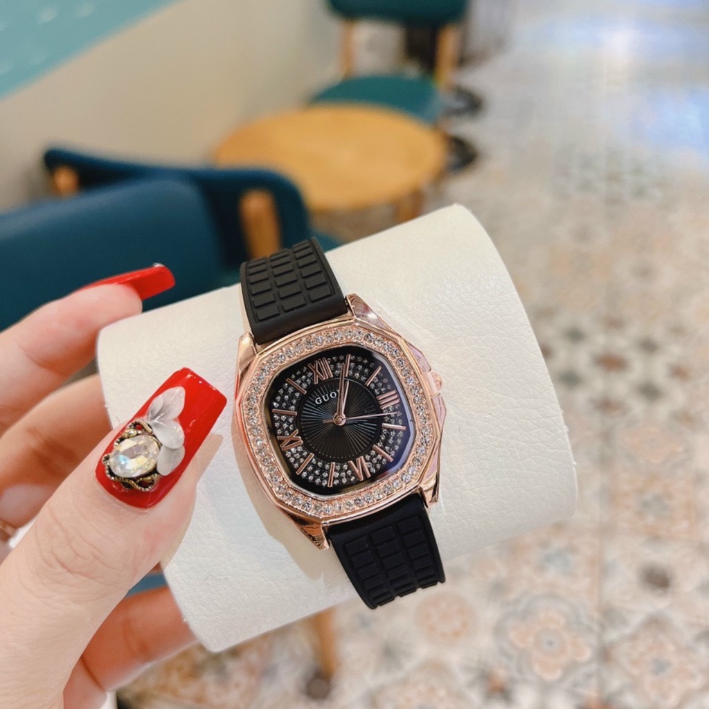 Đồng hồ nữ mặt ovan viền đá quai silicol mẫu mới 2023 siêu hot hit