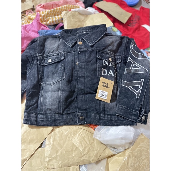 Áo khoác jeans in chữ 20-30kg cho bé trai và bé gái