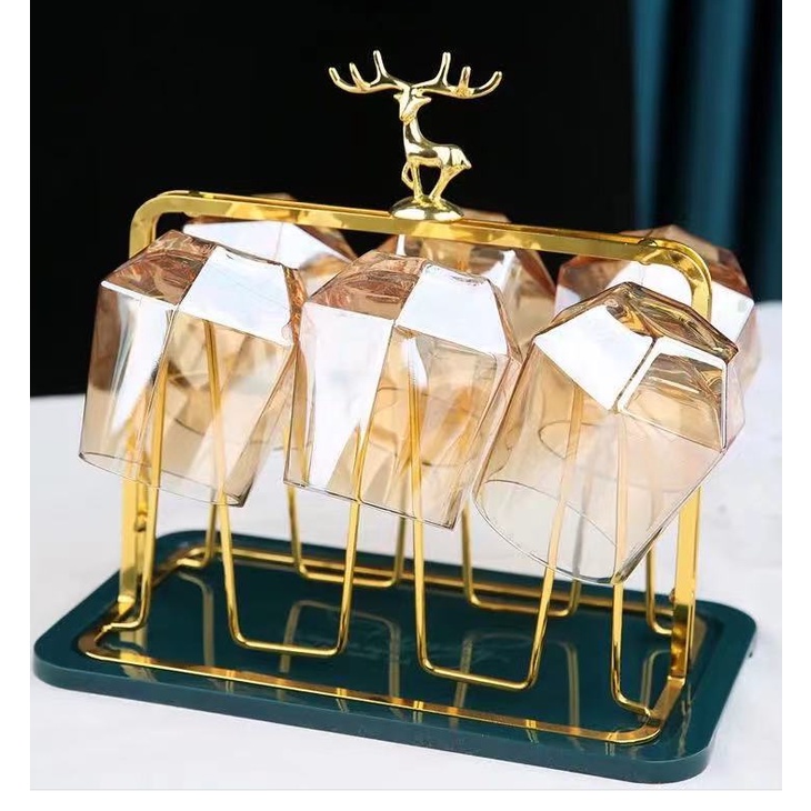 khay úp cốc để bàn uống nước được mạ vàng cao cấp. Gía úp cốc mạ vàng hình hươu kèm khay hứng nước, tiện dụng