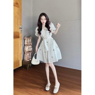 Đầm thêu trắng cổ V