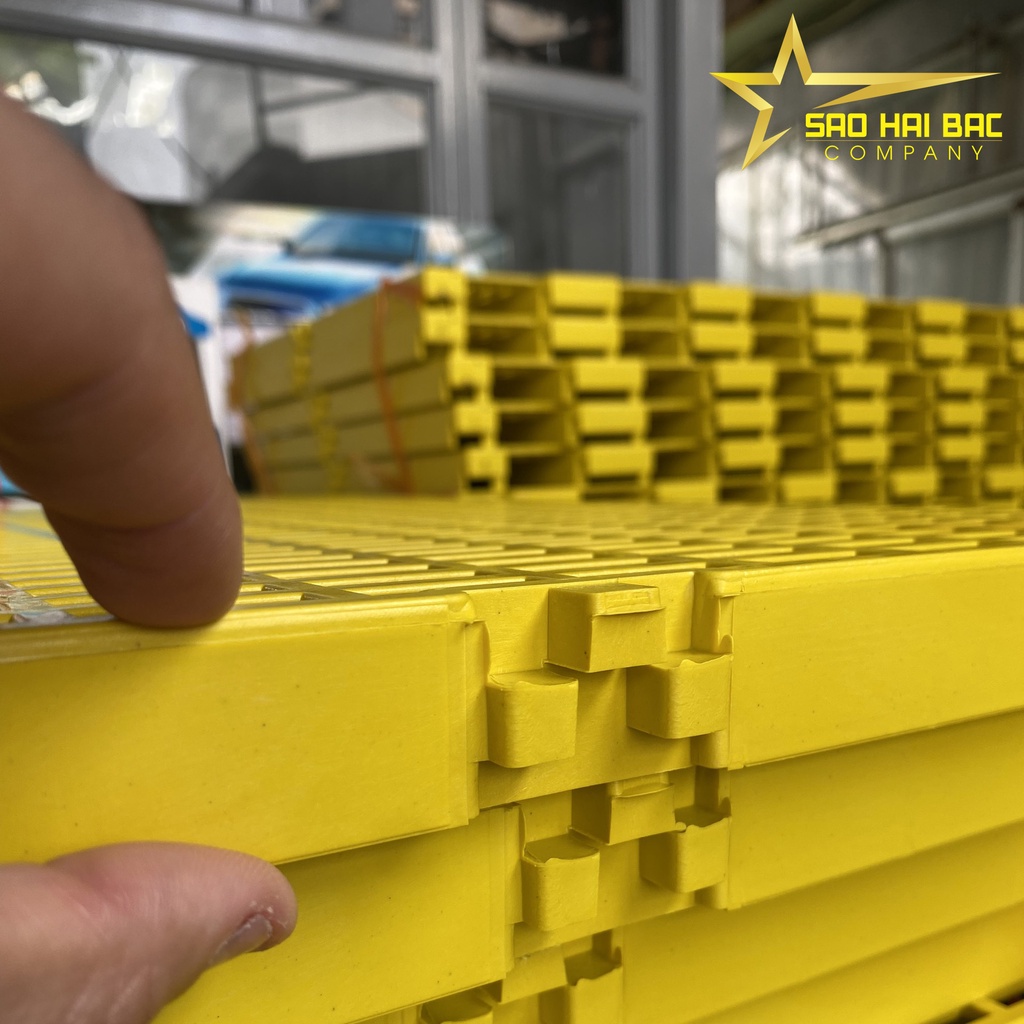 Vỉ nhựa lót sàn, tấm nhựa lót sàn chuồng chó, mèo, lợn, gà  50cm x 100cm