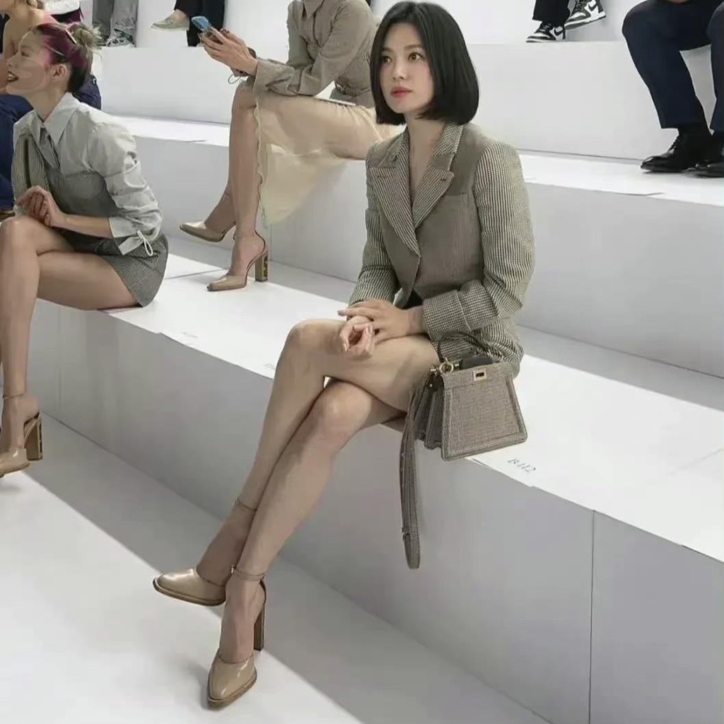 ✱♟Song Hye Kyo giày cùng kiểu 2022 gót dày vân gỗ rỗng retro Bao Đầu mũi nhọn nhỏ vuông màu nude nữ
