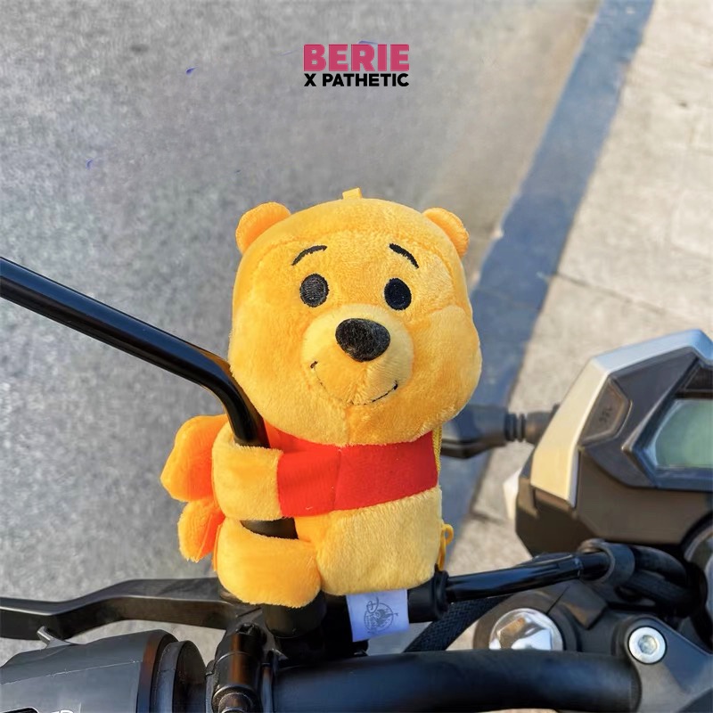 Gấu bông ôm dễ thương dùng trang trí gương xe, túi xách byberieshop