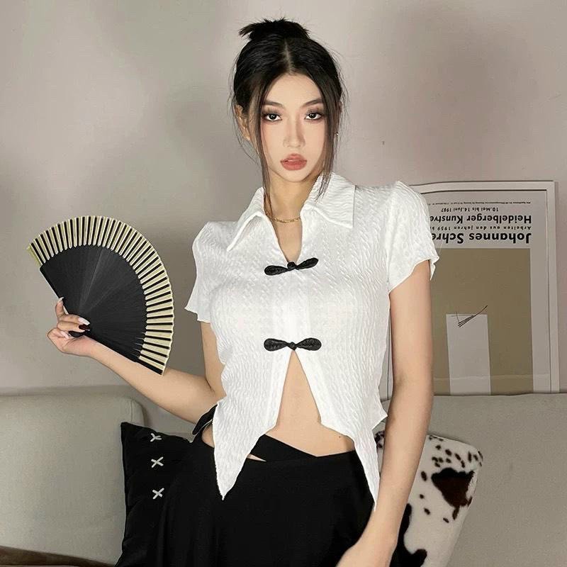 Áo Croptop Cổ Bẻ Vạt Nhọn Xẻ Nút Tàu