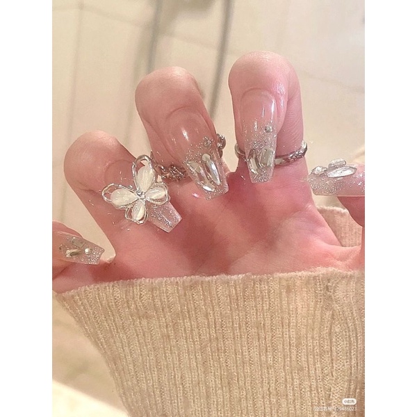 Nailbox thiết kế móng úp charm đá siêu sáng