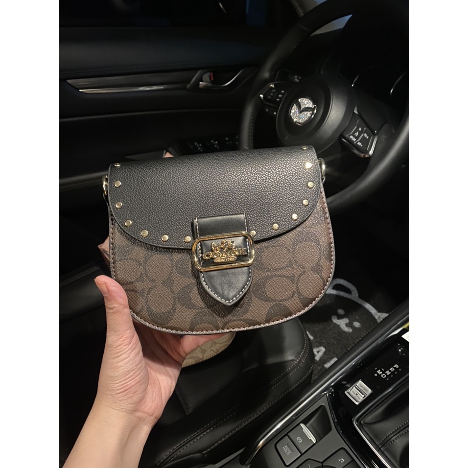 Túi Coach đinh dáng bầu đeo chéo siêu xinh- Size 20cm UY TÍN CHẤT LƯỢNG