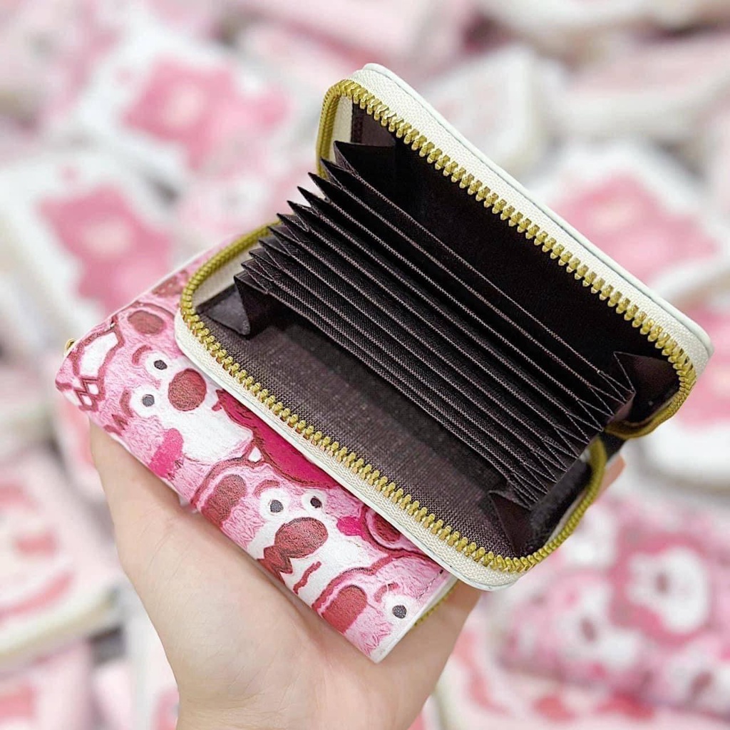 Ví Cầm Tay Kéo Khoá Nhiều Ngăn Hoạ Tiết Gấu Dâu Losto
