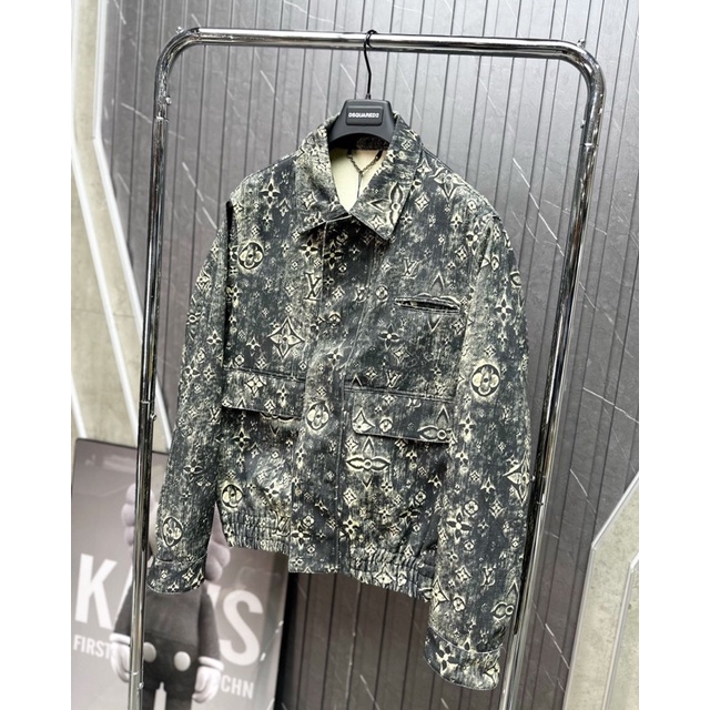 Áo nam nam , Áo khoác bomber nam L.V hoạ tiết hoa văn , Hàng cao cấp full tem mác đầy đủ