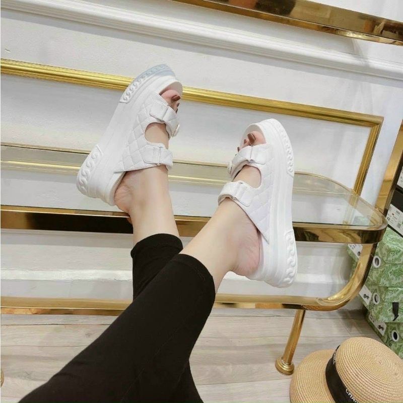 Dép Lê Nữ Độn Đế 2 Quai Ngang 7cm Hai Màu Trắng Và Đen