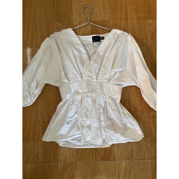Sơ mi xếp ly cách điệu chất đẹp xinh nhưng lười giặt là size M.