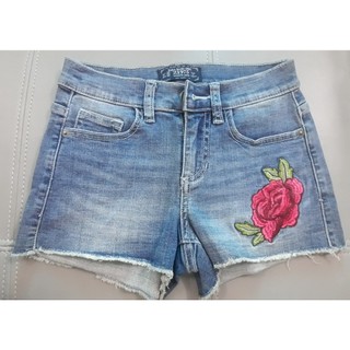 Quần short jean nữ thêu hoa