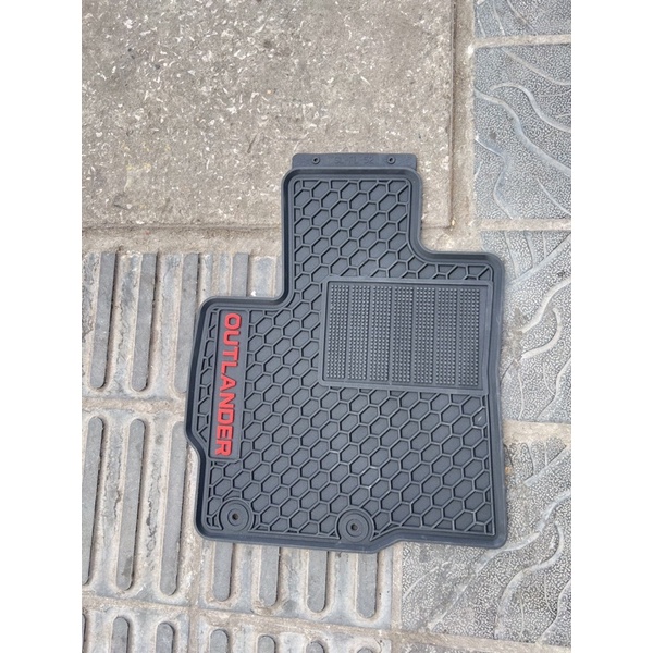 Thảm trải sàn, lót sàn cao su theo xe Mitsubishi Outlander 2016-2021 vân tổ ong