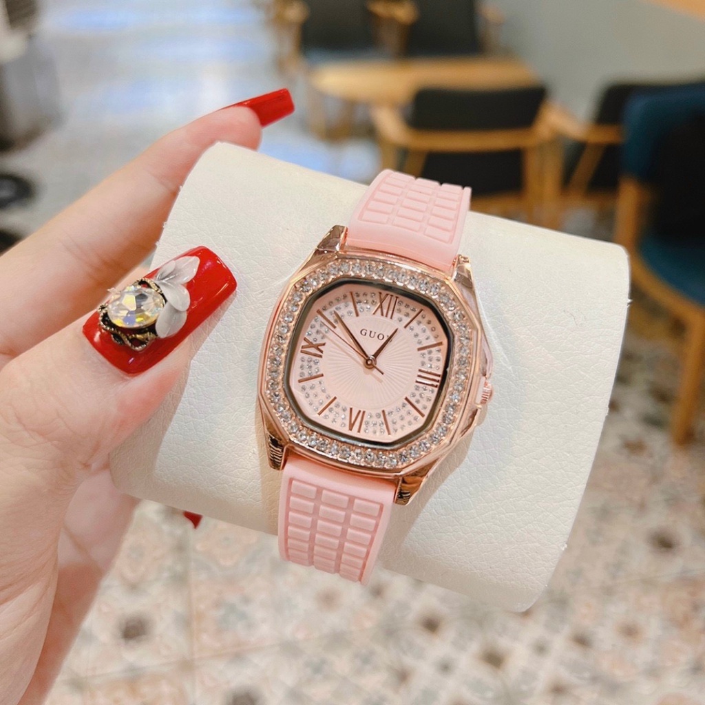 Đồng hồ nữ mặt ovan viền đá quai silicol mẫu mới 2023 siêu hot hit