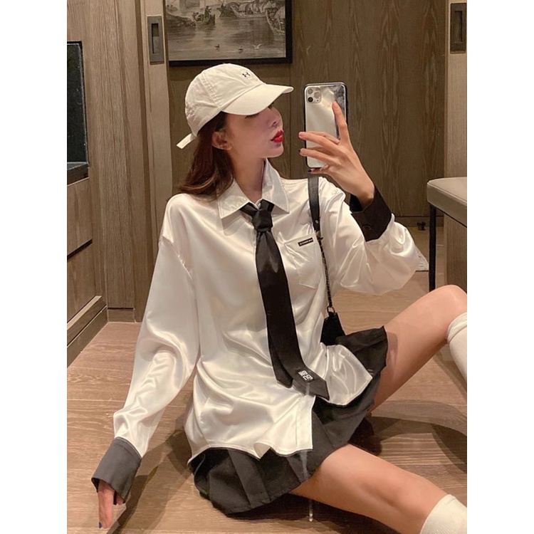 Set đồ phong cách nữ sinh - Áo sơ mi trắng phi bóng kèm cà vạt - Chân váy ngắn xếp ly