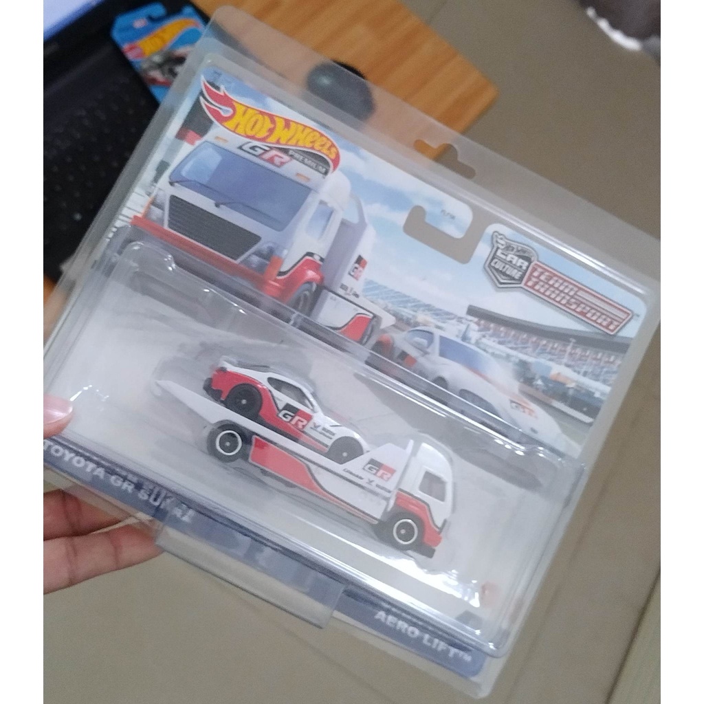 Xe Hotwheels Car Culture Team Transport 21 Toyota GT Supra (Màu Trắng, Bánh Cao Su, Tặng Protector)