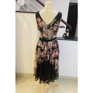 Đầm ren Taylor dư xịn