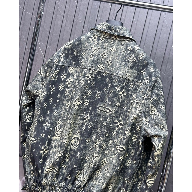 Áo nam nam , Áo khoác bomber nam L.V hoạ tiết hoa văn , Hàng cao cấp full tem mác đầy đủ