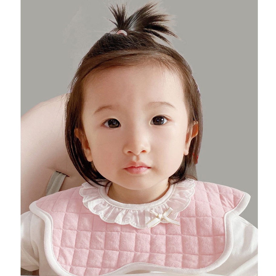 Yếm tròn xoay 360 Chicbaby hình hoa 4 lớp chất liệu cotton mặt sau chống thấm màu hồng kèm viền ren đáng yêu cho bé gái