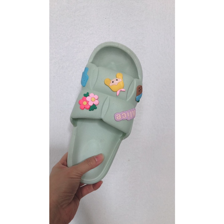 Dép bánh mì nữ quai ngang sticker cô gái - dép nữ đi chơi dễ thương giá rẻ