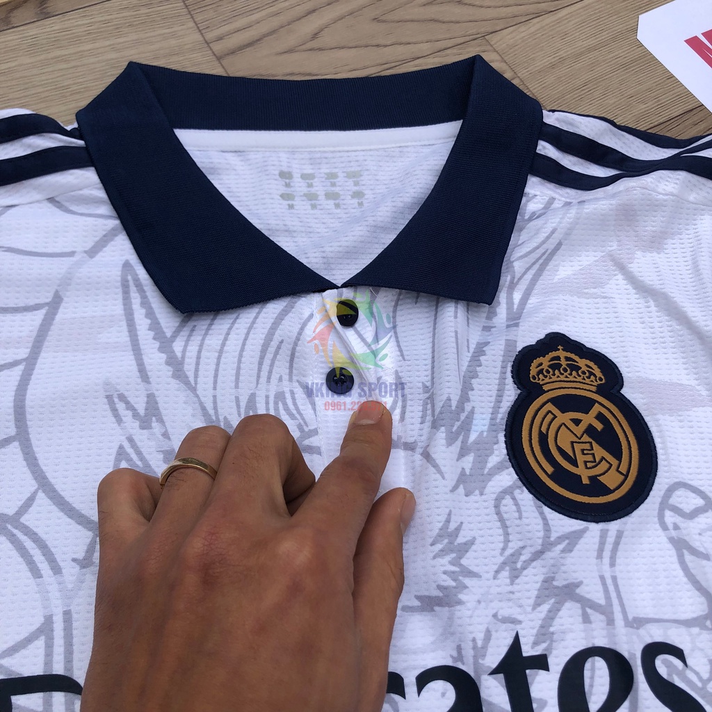 Bộ Quần Áo Bóng Đá Real Madrid Vân Rồng Vải Gai Thái Có In Tên Số Theo Yêu Cầu