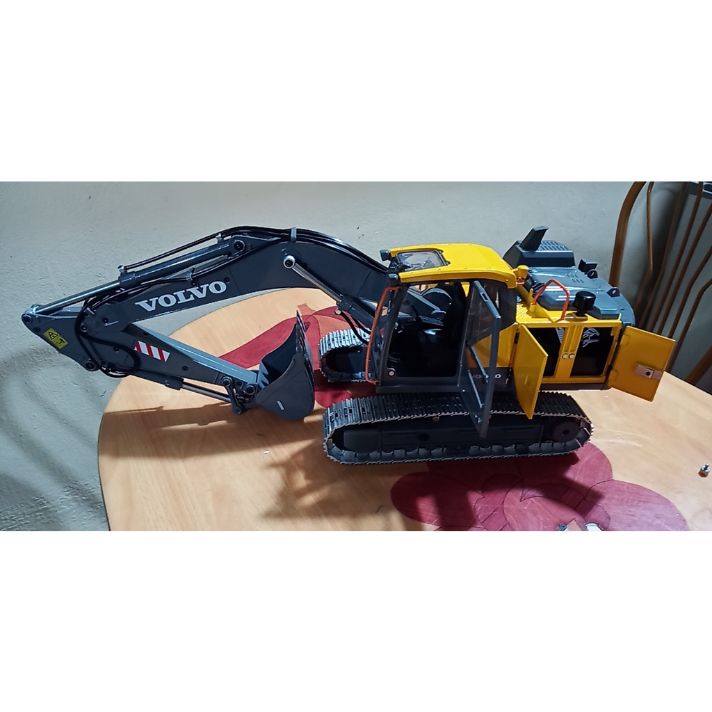 XE XÚC VOLVO EC160E TRỤC VÍT PHUN KIM LOẠI