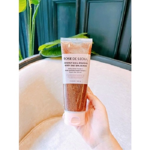 Combo tẩy da chết và kem body Rose De Seoul chăm sóc da từ sâu bên trong, loại bỏ tế bào chết hũ 200g