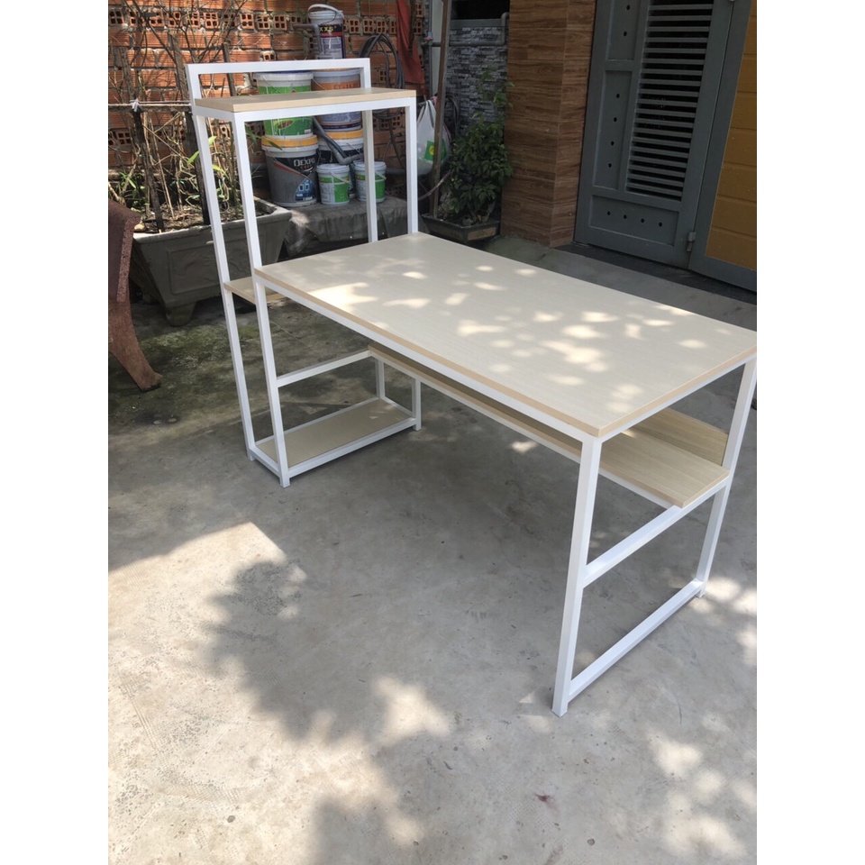 Bàn làm việc liền kệ sách chân sắt mặt gỗ kích thước 1m4