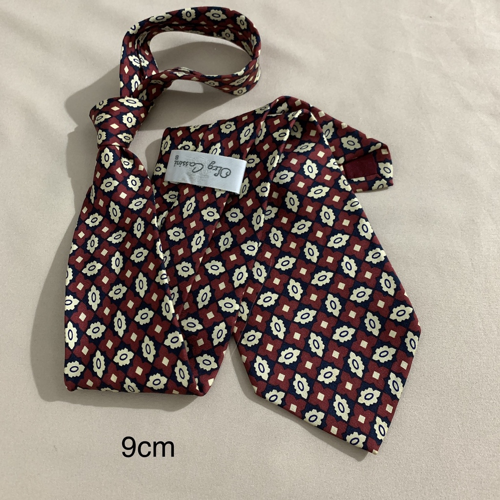 Cravat họa tiết, cà vạt công sở nam.