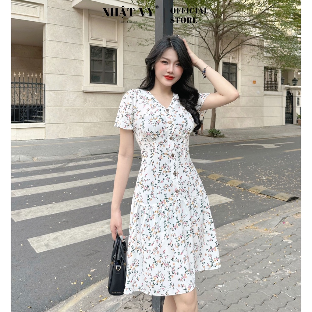 Đầm hoa đi chơi Nhật Vy tay ngắn cổ V đính cúc dáng xoè chất mango phù hợp công sở cafe màu trắng, vàng, đen - D2656