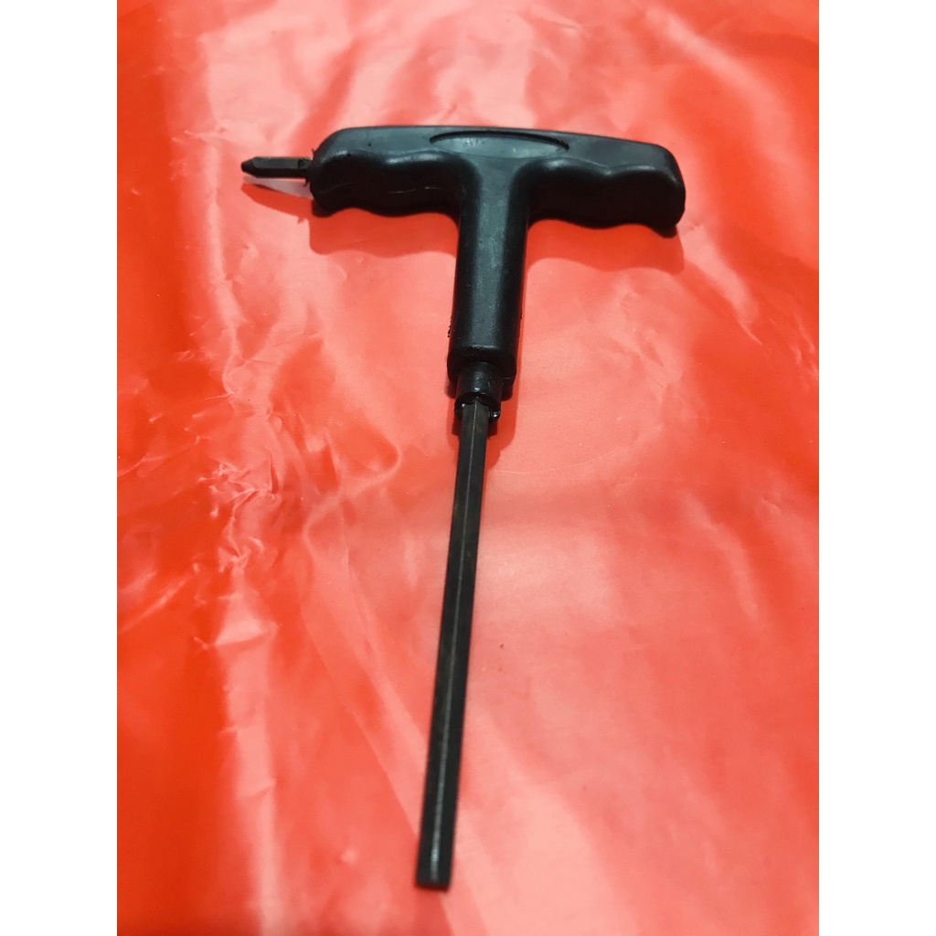 Dụng cụ tháo lắp bánh xe patin