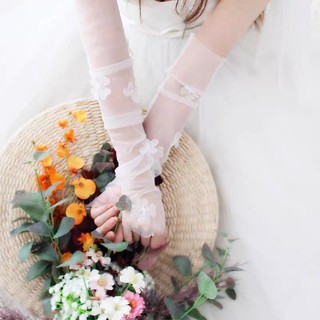 Găng tay voan xỏ ngón bao tay cô dâu đính hoa