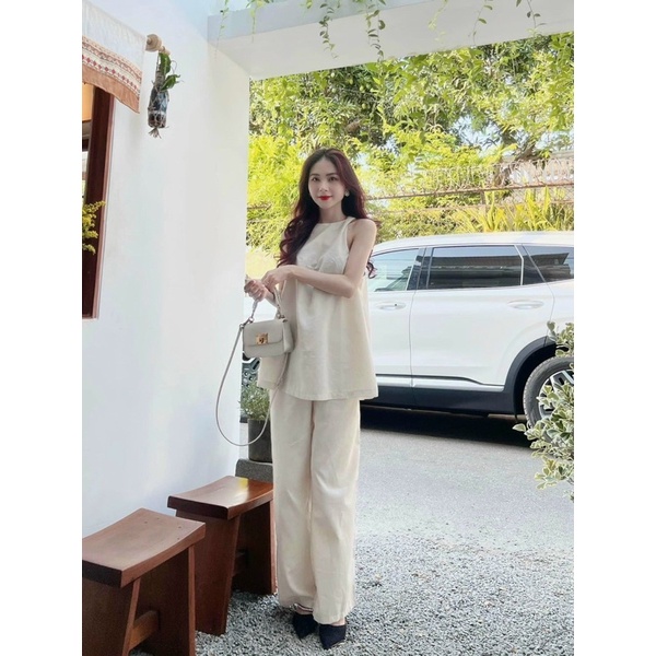 Set áo yếm nút bọc xẻ tà lưng quần suông kem đi biển